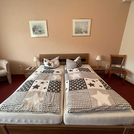 Minheim Hotel Zur Mosel מראה חיצוני תמונה
