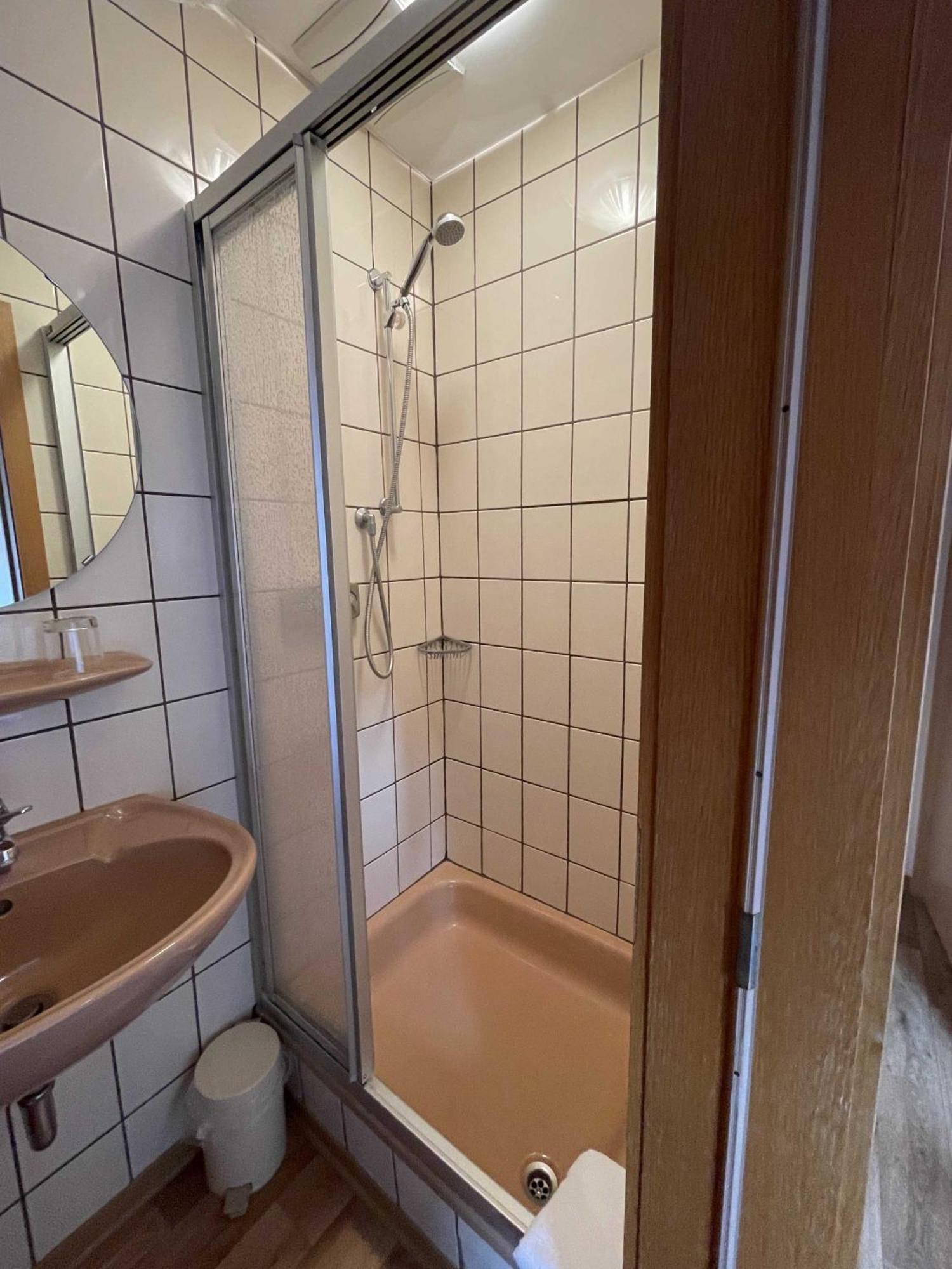 Minheim Hotel Zur Mosel מראה חיצוני תמונה