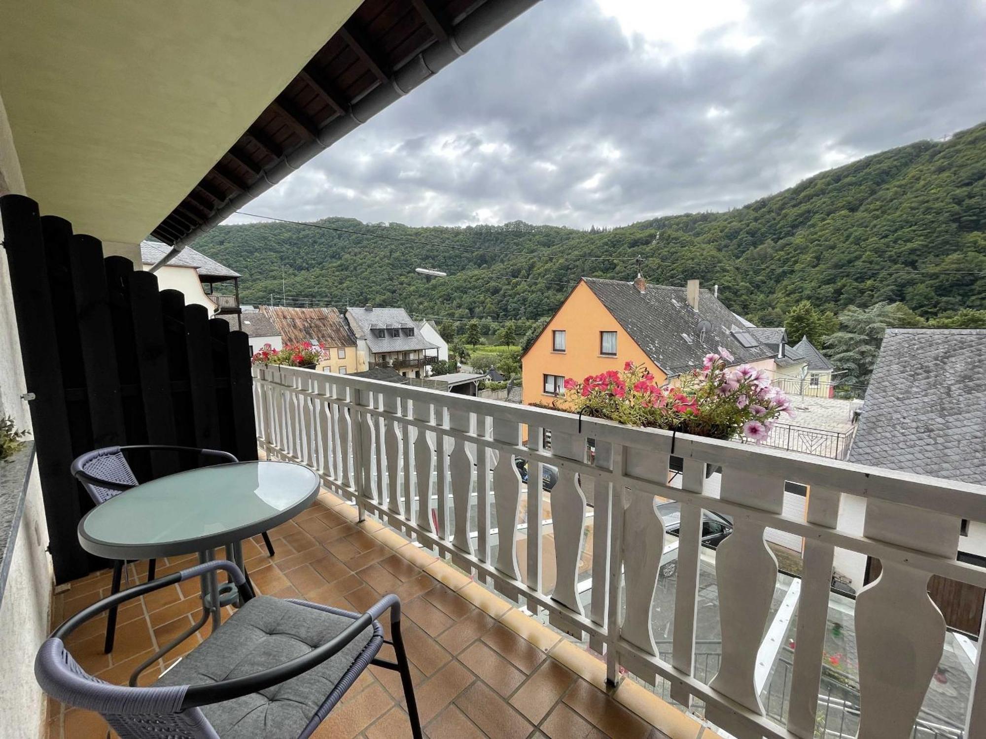 Minheim Hotel Zur Mosel מראה חיצוני תמונה