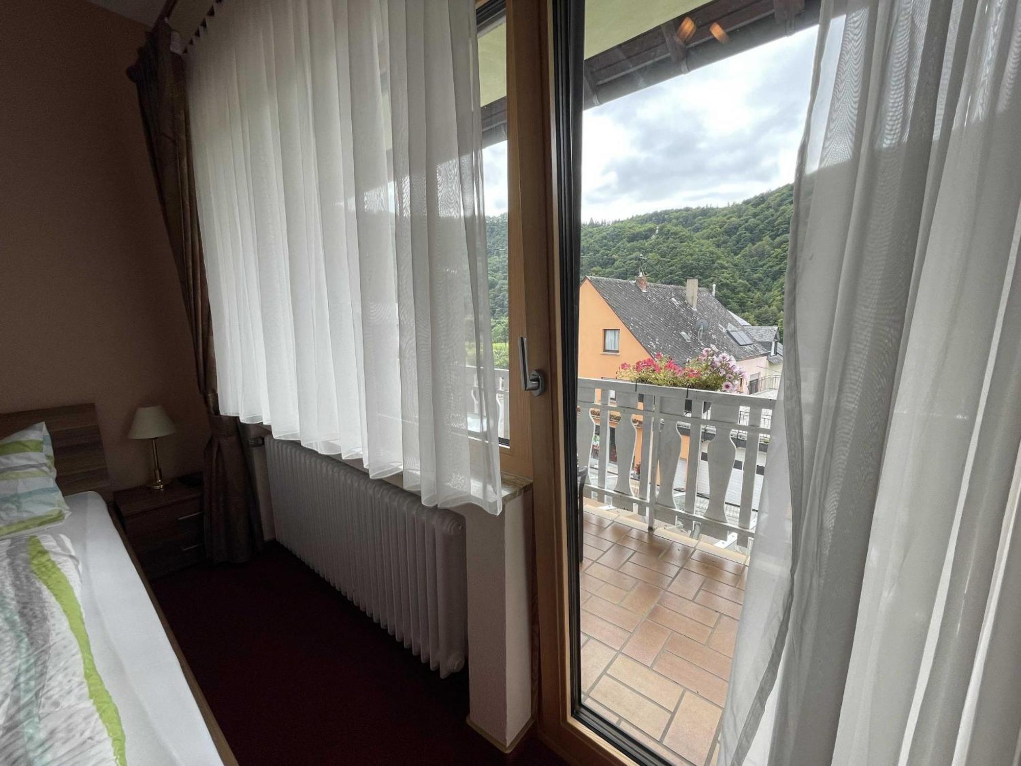 Minheim Hotel Zur Mosel מראה חיצוני תמונה