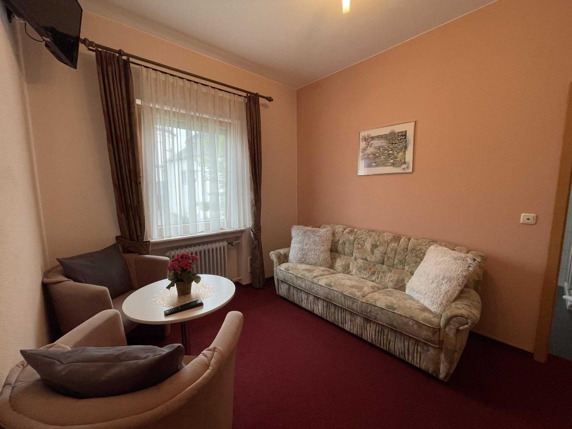 Minheim Hotel Zur Mosel מראה חיצוני תמונה