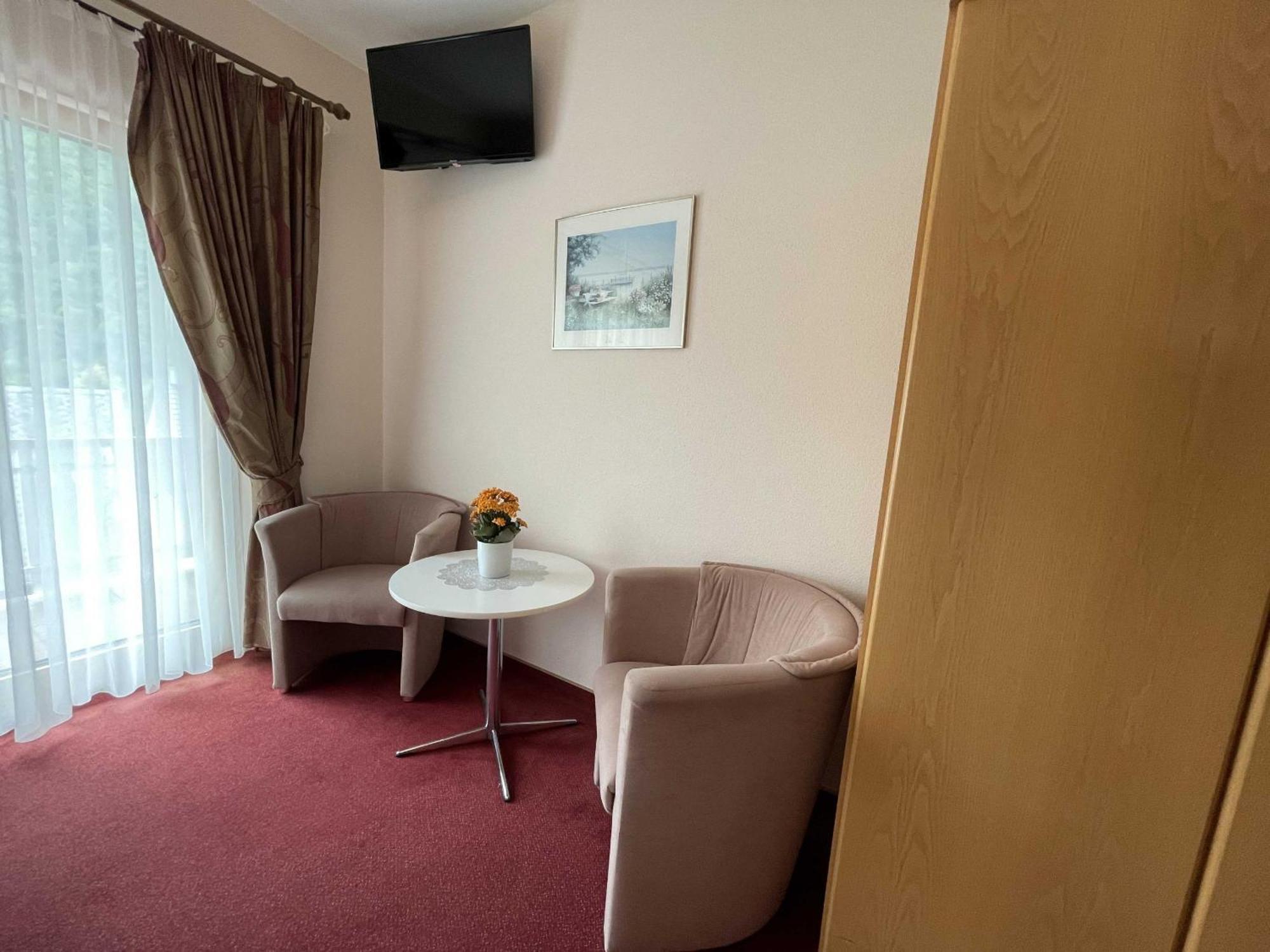 Minheim Hotel Zur Mosel מראה חיצוני תמונה