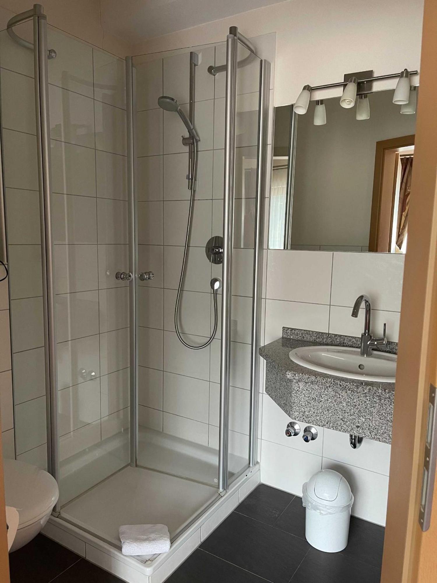 Minheim Hotel Zur Mosel מראה חיצוני תמונה