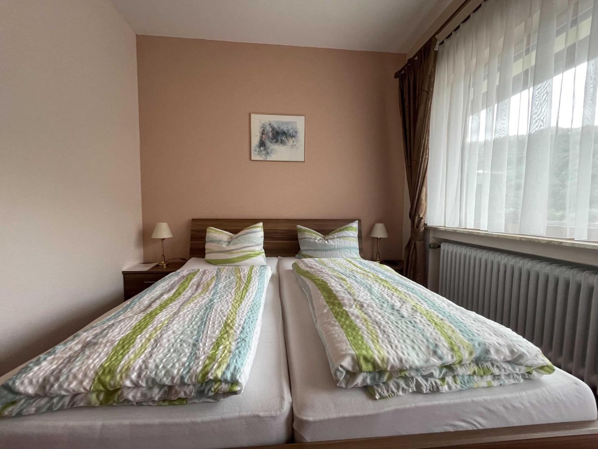 Minheim Hotel Zur Mosel מראה חיצוני תמונה