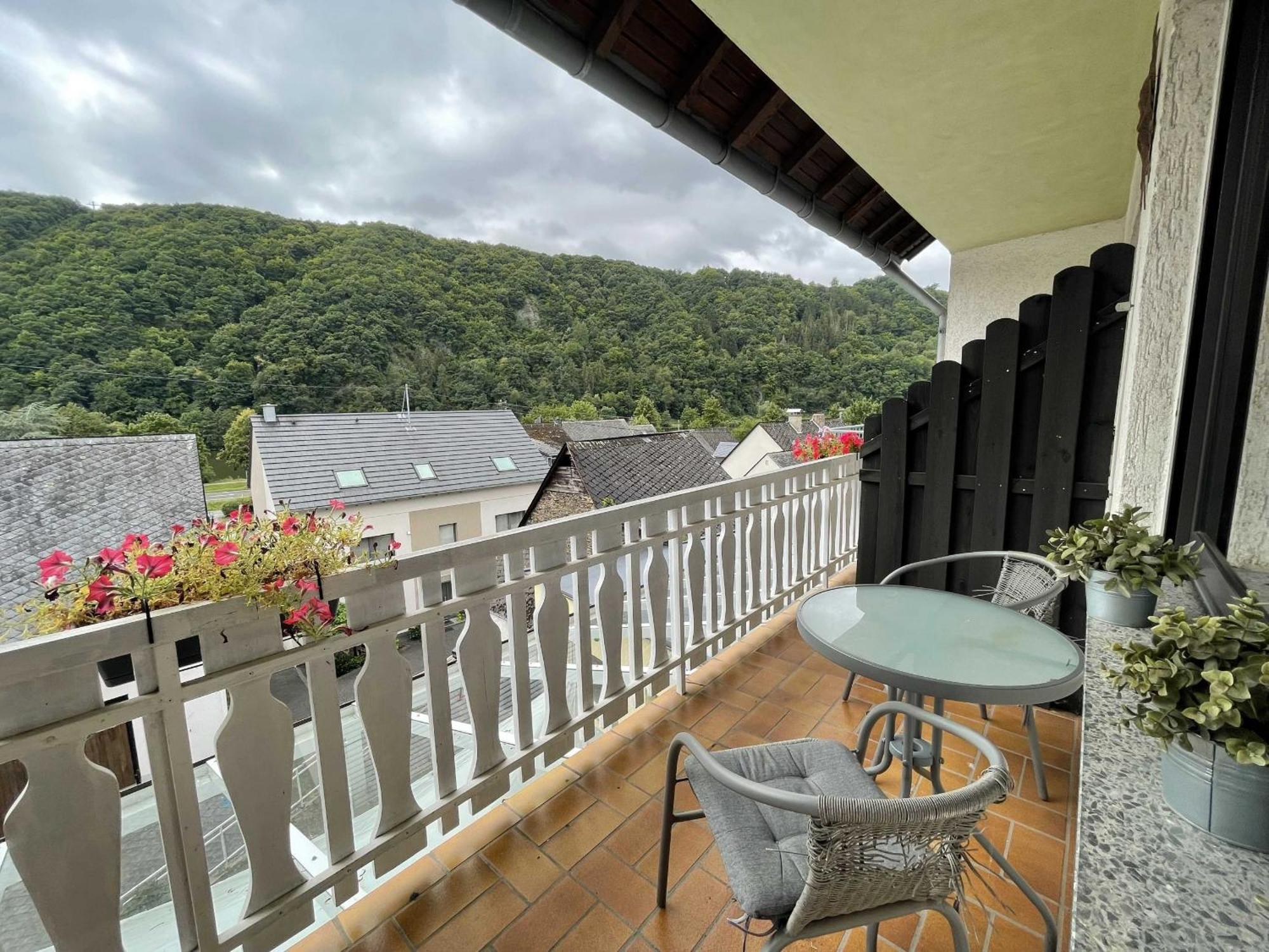 Minheim Hotel Zur Mosel מראה חיצוני תמונה