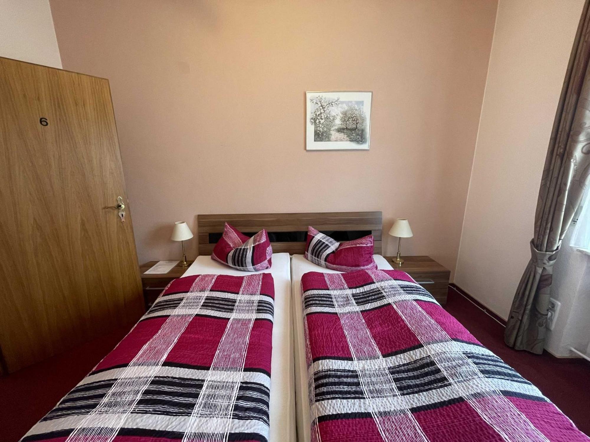 Minheim Hotel Zur Mosel מראה חיצוני תמונה