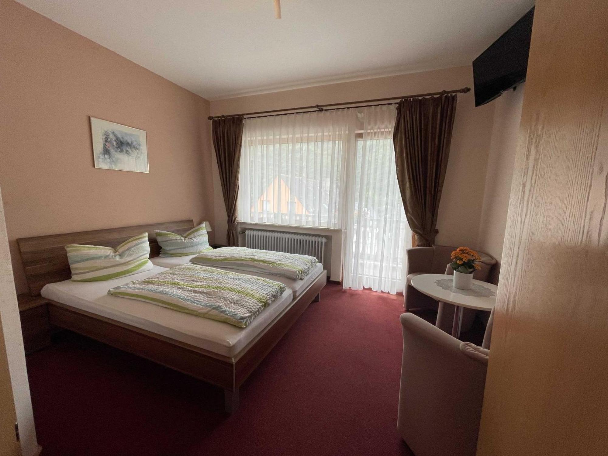 Minheim Hotel Zur Mosel מראה חיצוני תמונה