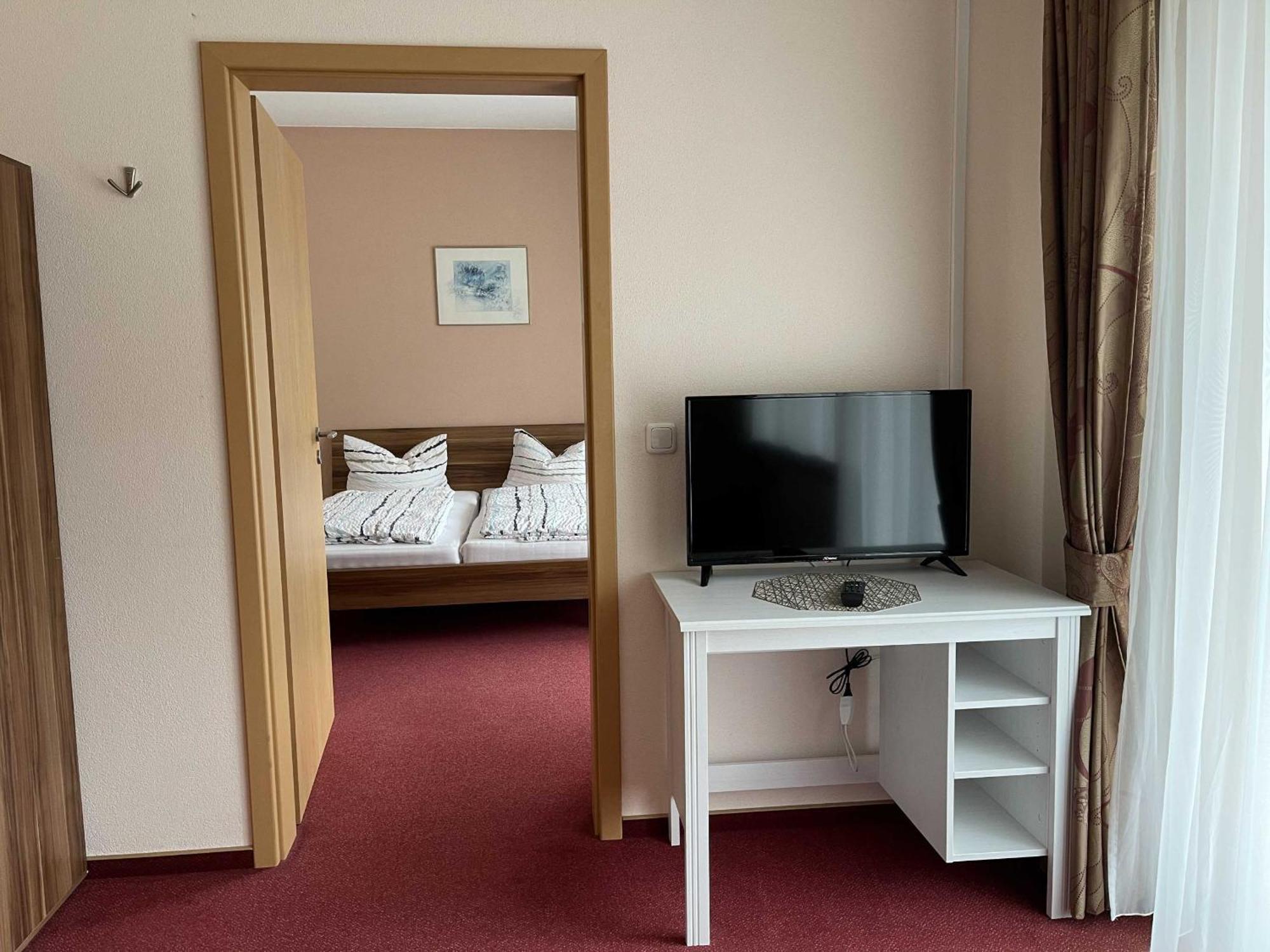 Minheim Hotel Zur Mosel מראה חיצוני תמונה