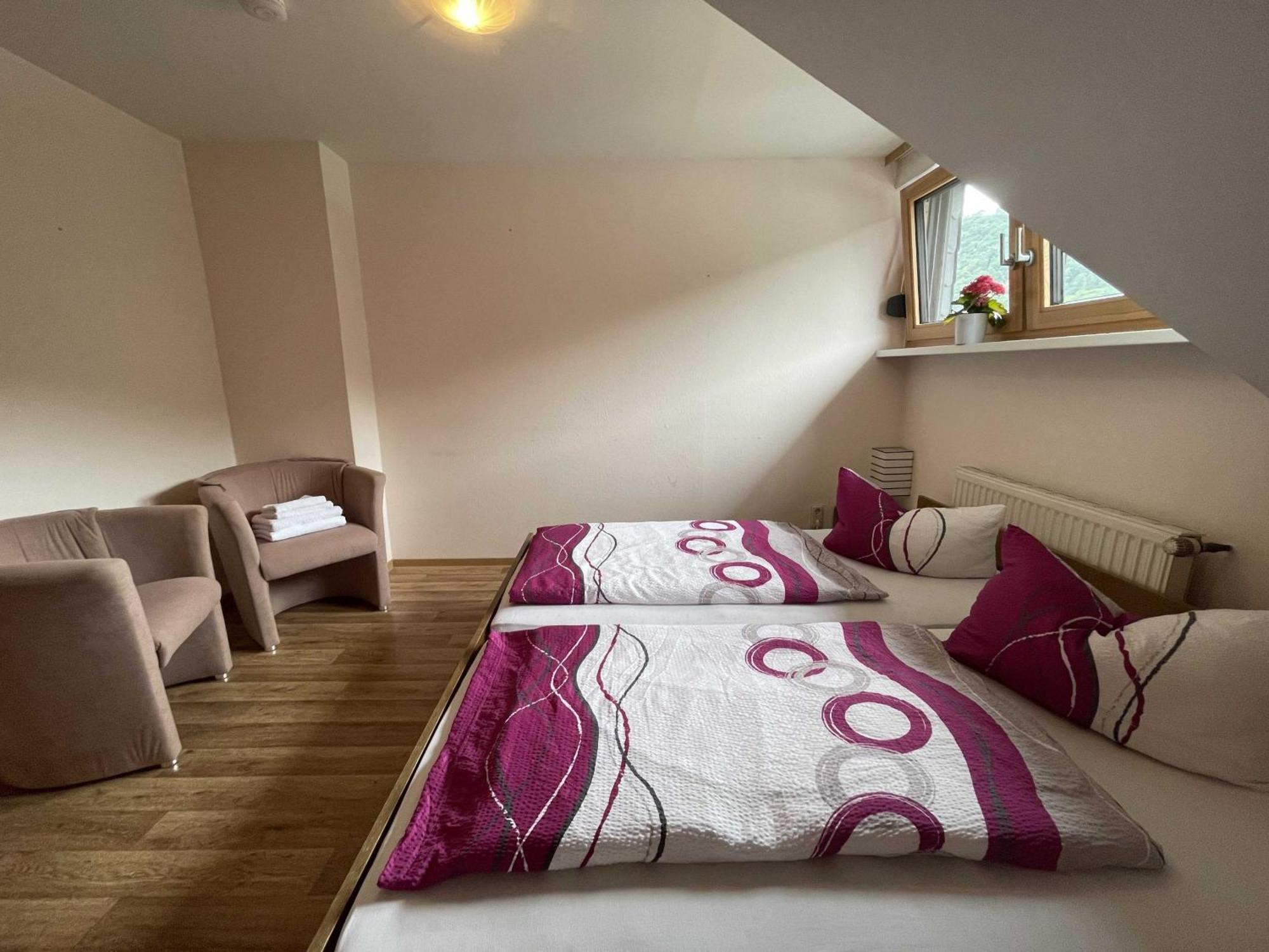 Minheim Hotel Zur Mosel מראה חיצוני תמונה