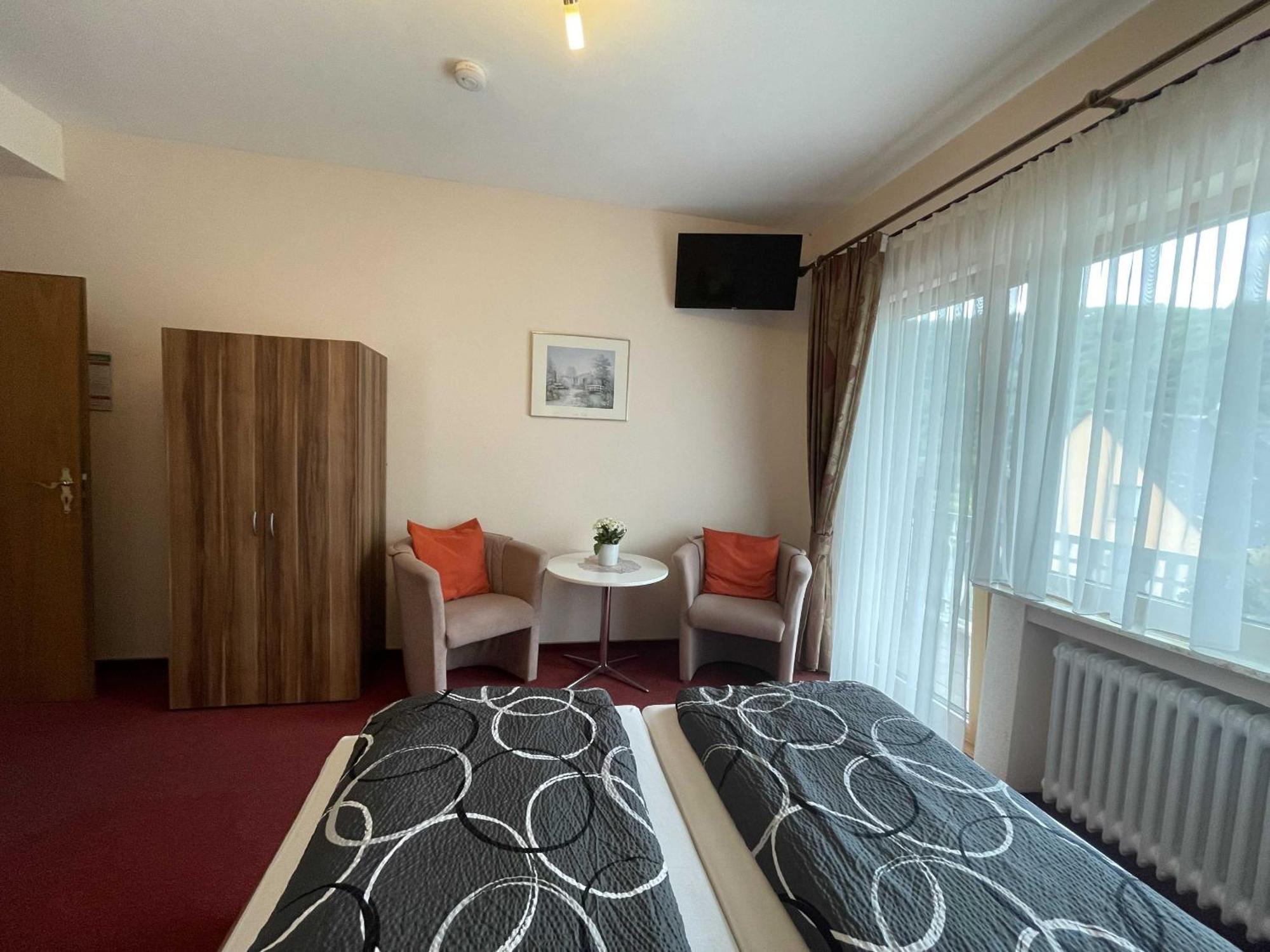 Minheim Hotel Zur Mosel מראה חיצוני תמונה